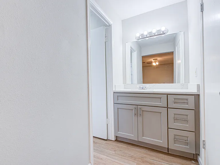 2035 Deerhurst Ln — Photo 11
