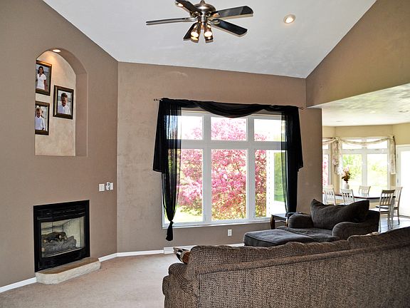 3rd image of 2858 Woodhaven Cir