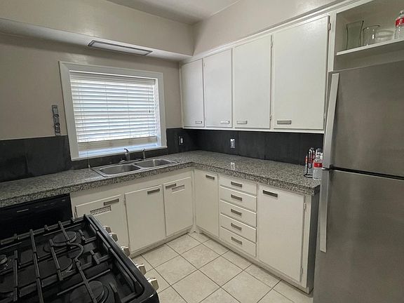 3rd image of 220 N Magdalen St #9