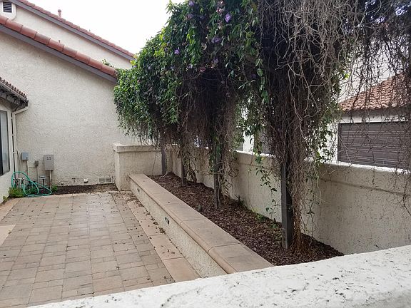 2nd image of 406 Las Palomas Dr