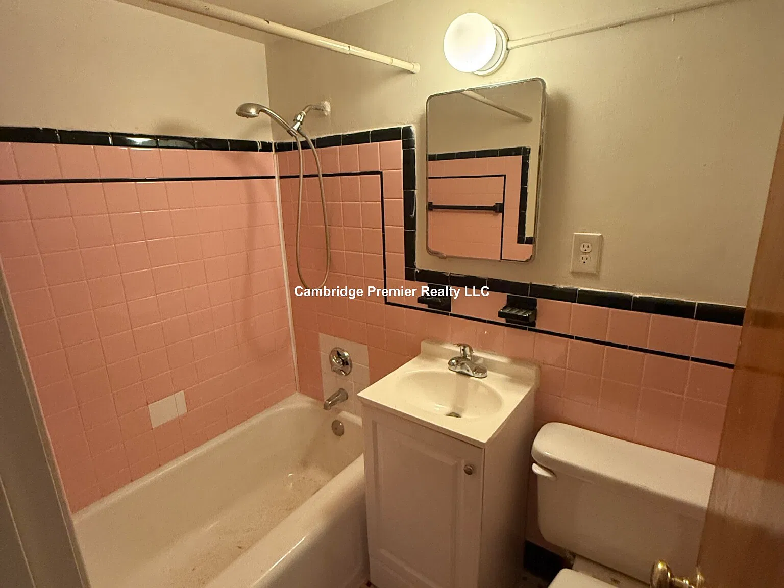 Studio, 9999 sqft, $1,900 — Photo 1