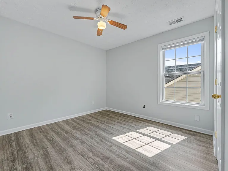 290 Clairidge Ln — Photo 17