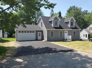 12 Smith St, Lewiston, ME 04240