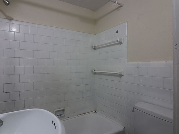 3rd image of 1957 Commonwealth Ave APT B3
