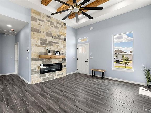 3rd image of 2401 Via Roma Ln