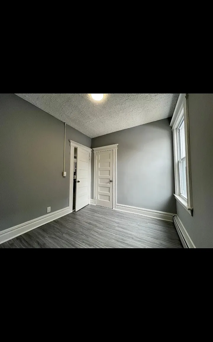3 bed, $2,100 — Photo 3
