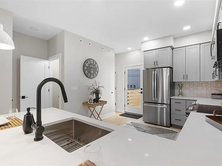 1213 Boyle St — Photo 11