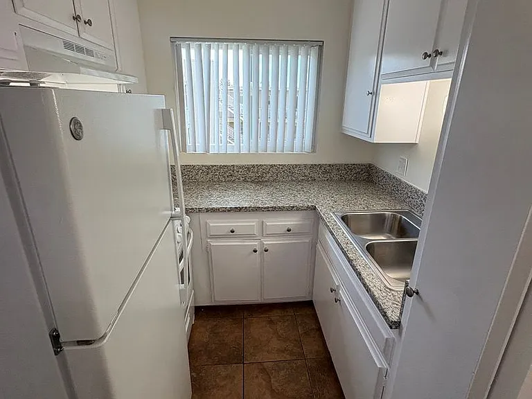 222 G St — Photo 13