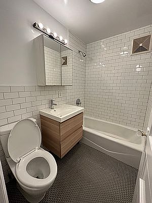 5th image of 512 8th St #1F