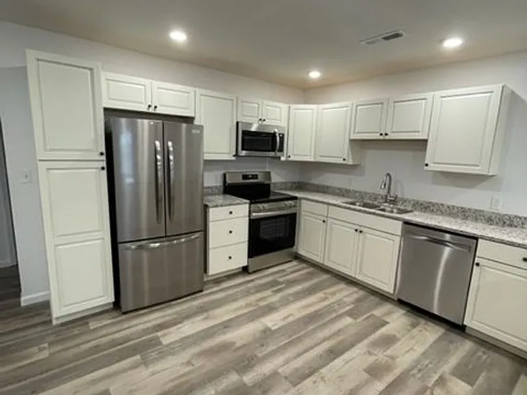 419 James Dr — Photo 3