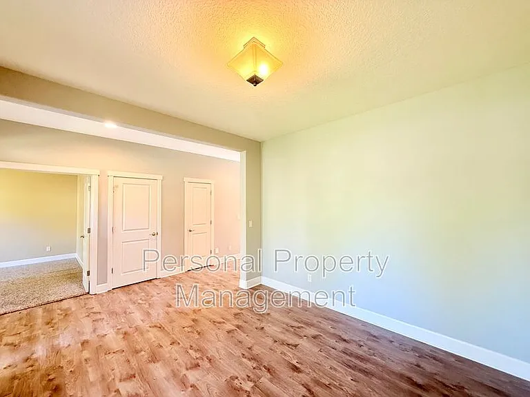 14317 NE 40th Cir — Photo 2