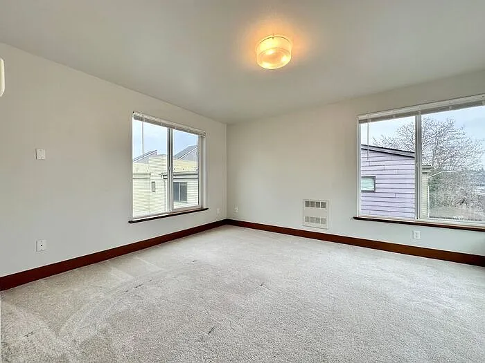 552 McGraw St — Photo 10