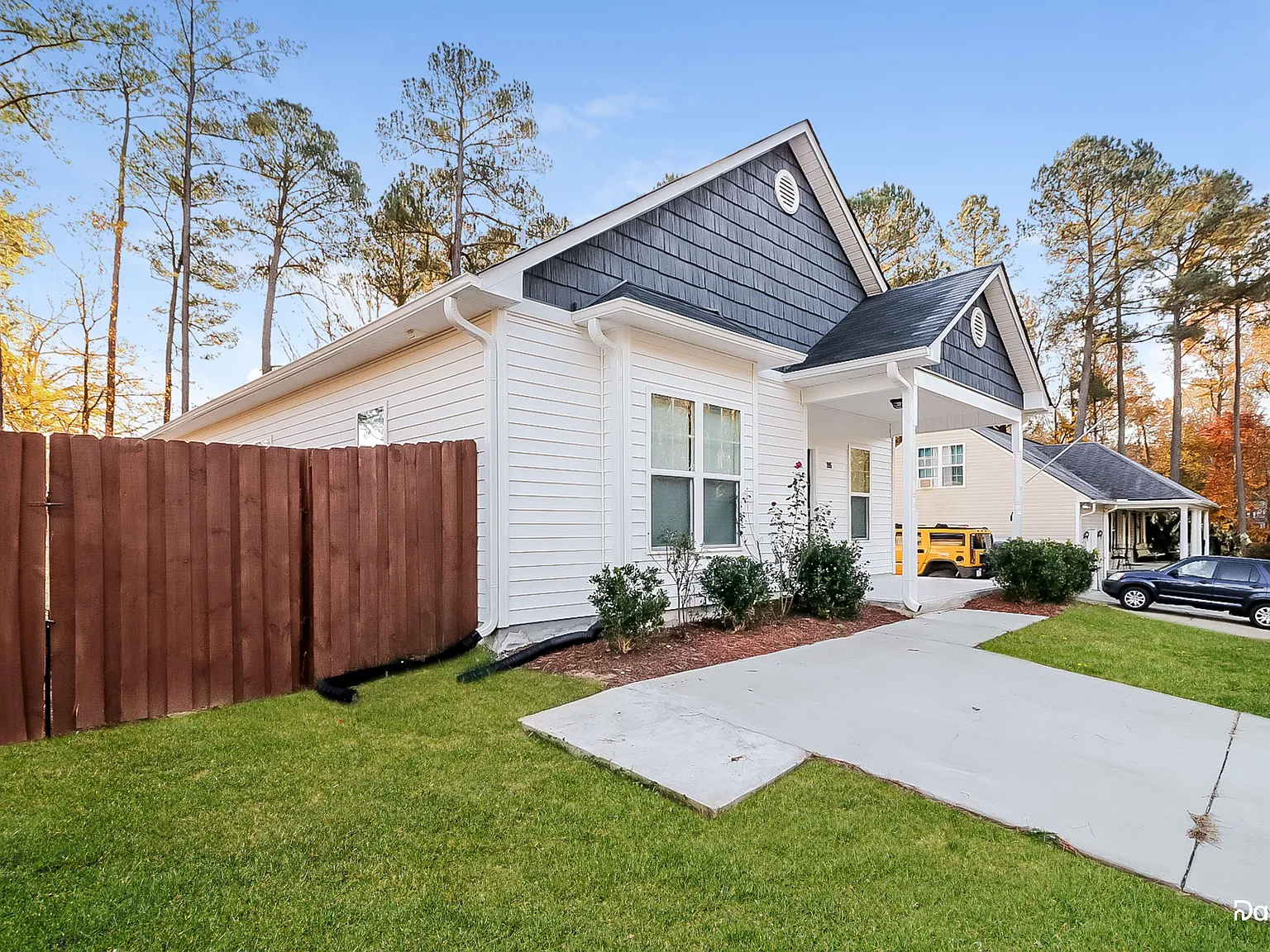 3 bed, 2.0 bath, 1072 sqft, $1,885 — Photo 3