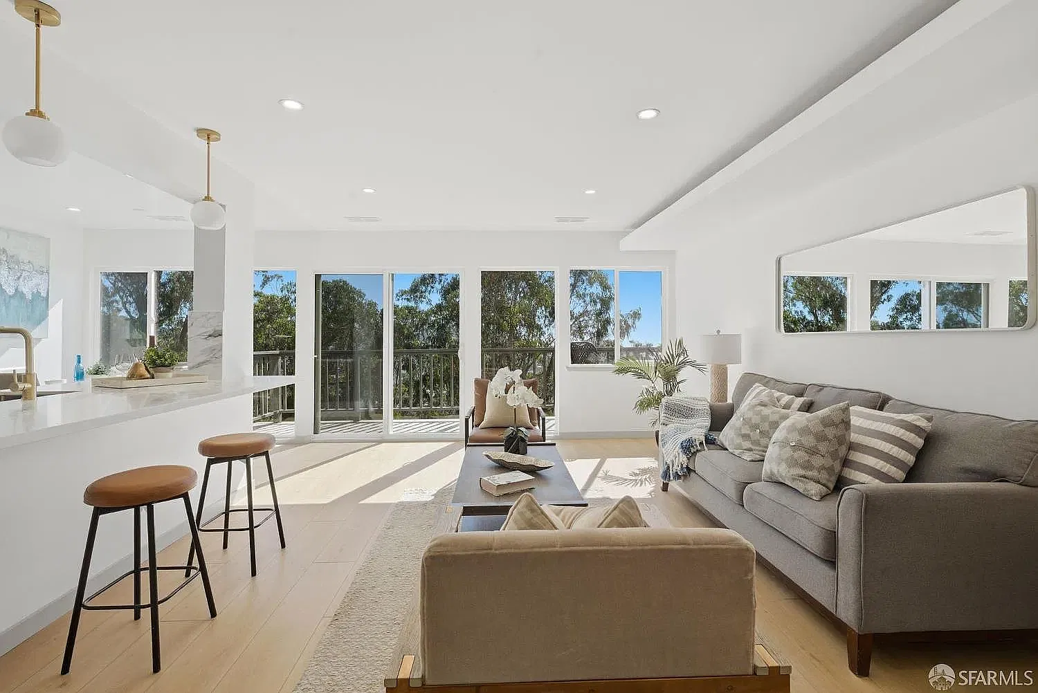 2 bed, 950 sqft, $6,000 — Photo 3