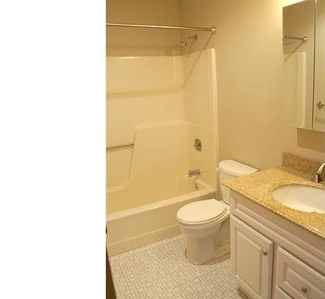 4th image of 1009 Twin Circle Dr