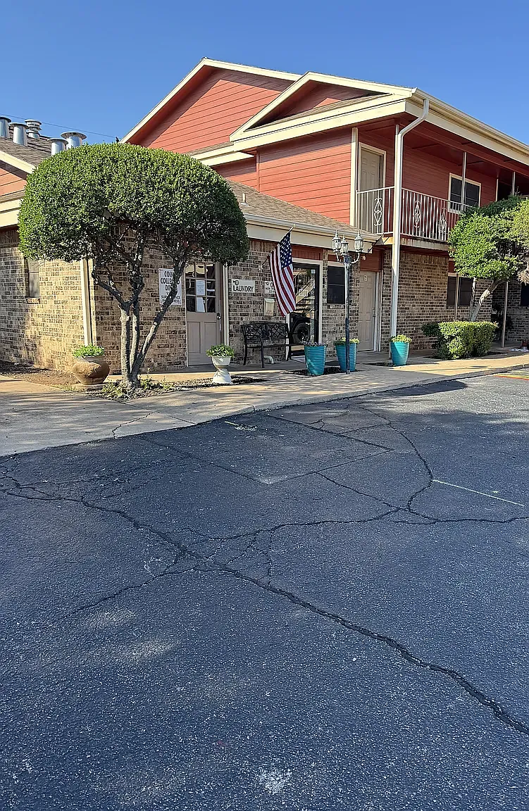 Windmill Park Apartments — Photo 2