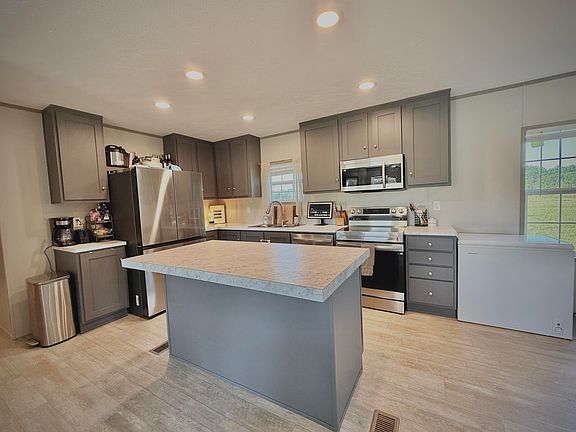 3rd image of 406 Sage Ln