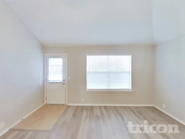 120 Bison Meadow Dr — Photo 2