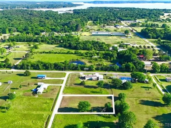 17 S 4201st Rd, Eufaula, OK 74432