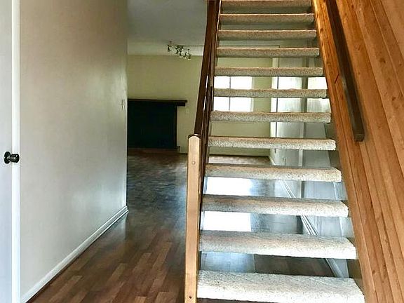 2nd image of 618 Windsor Lake Pl #1