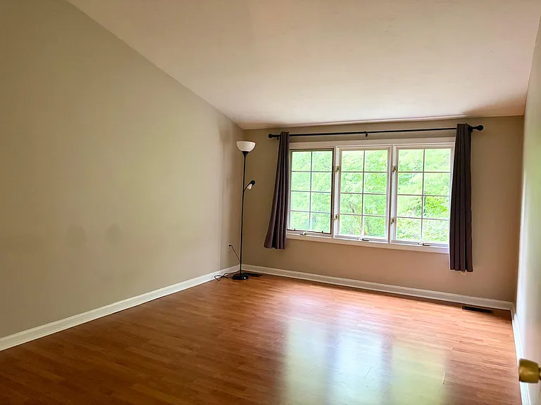 4 Turnbridge Ln — Photo 15