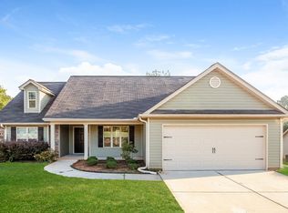 23 Saint Charles Pl, Grantville, GA 30220