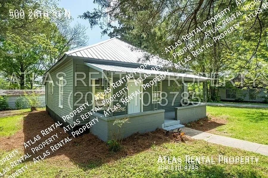 Renovated 3BR Home with Granite Counters & Great Outdoor Features! — Photo 3