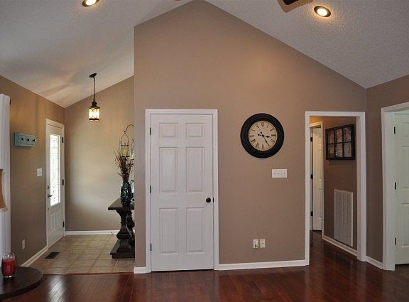 5th image of 263 McKenzi Park Dr