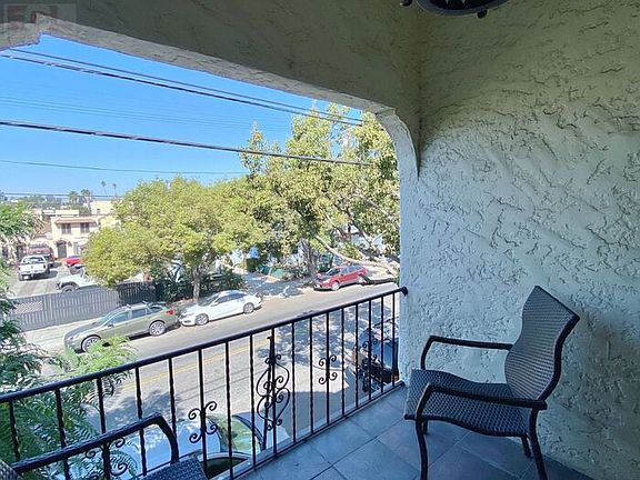 3rd image of 1432 Echo Park Ave