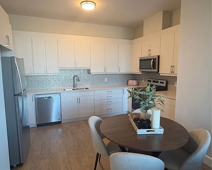 1600 Hyde Park Rd #315 — Photo 2