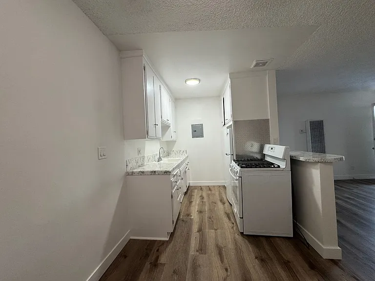 6415 Rosemead Blvd — Photo 14