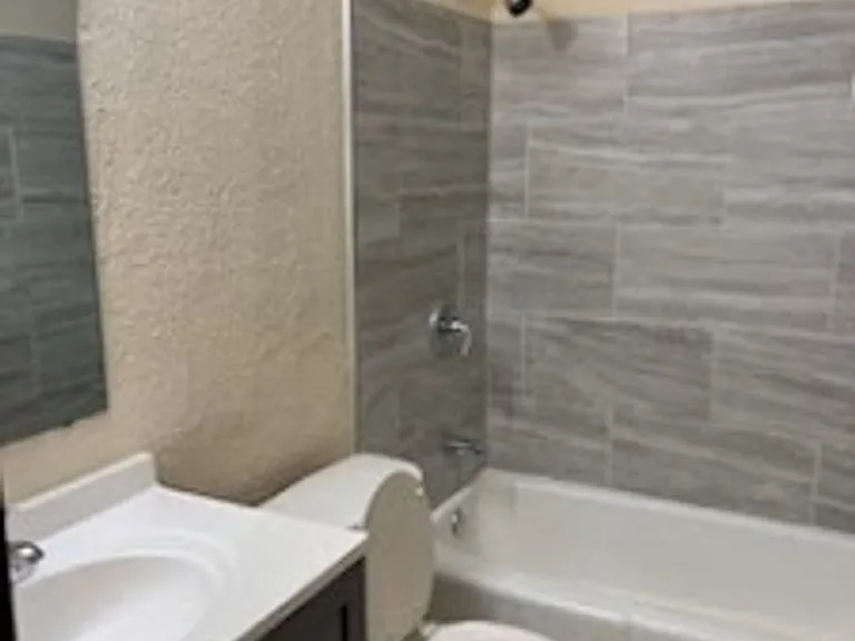 Eagle Crest Apartments — Photo 23