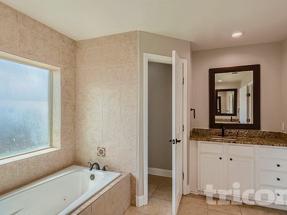 3rd image of 4810 Lindsey Dr