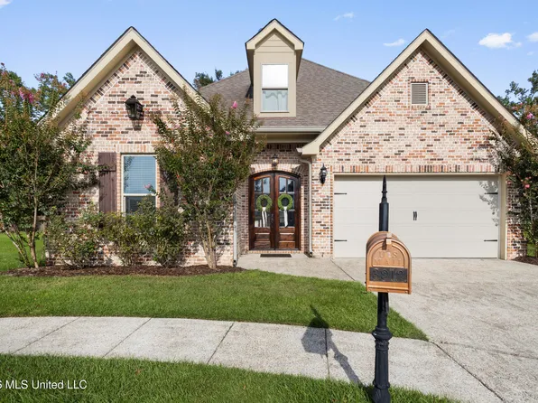 3912 Acadian Village Dr, Ocean Springs, MS 39564