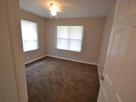 5th image of 4236 E Curtis St