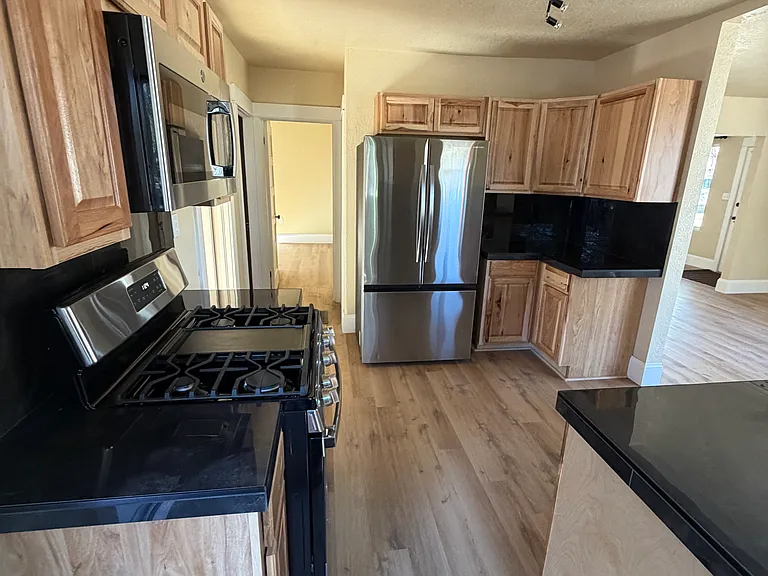 703 Country Club Dr — Photo 4