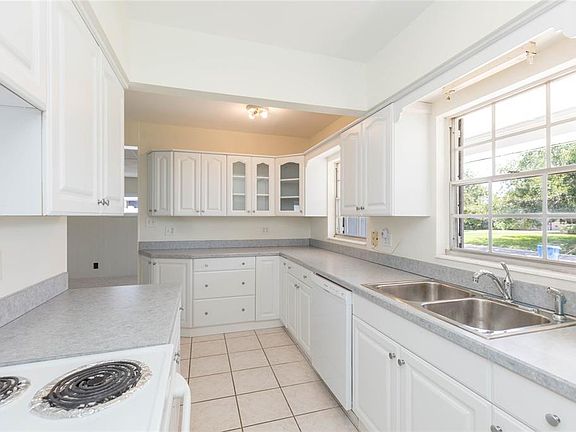 3rd image of 4524 PICADILLY STREET