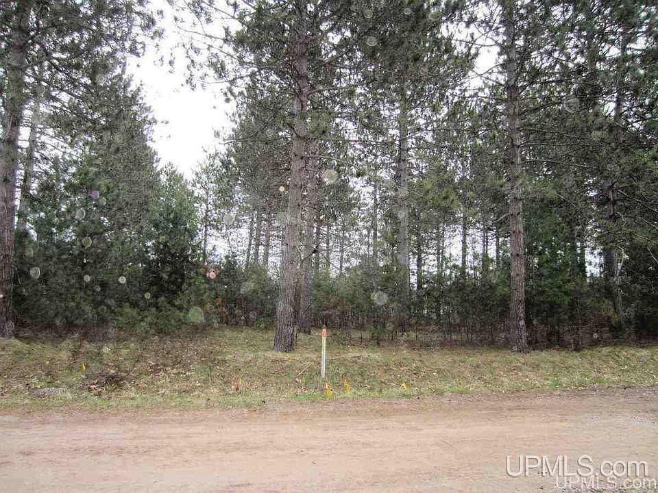 2105 W Breitung Ave, Kingsford, MI 49802 Zillow
