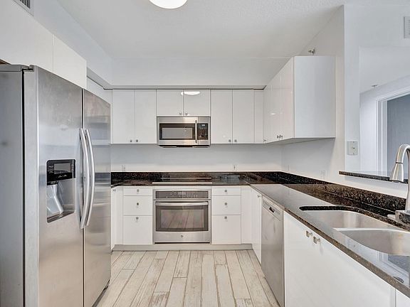 3rd image of 1551 N Flagler Dr APT 707