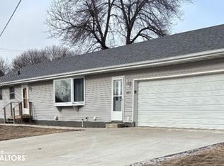 904 Diagonal Ave, Armstrong, IA 50514