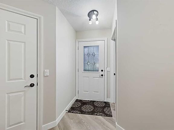 2nd image of 118 N Whispering Way