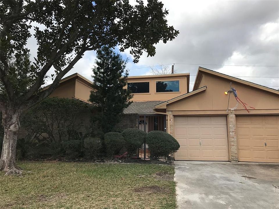 1st image of 15738 Fox Springs Dr