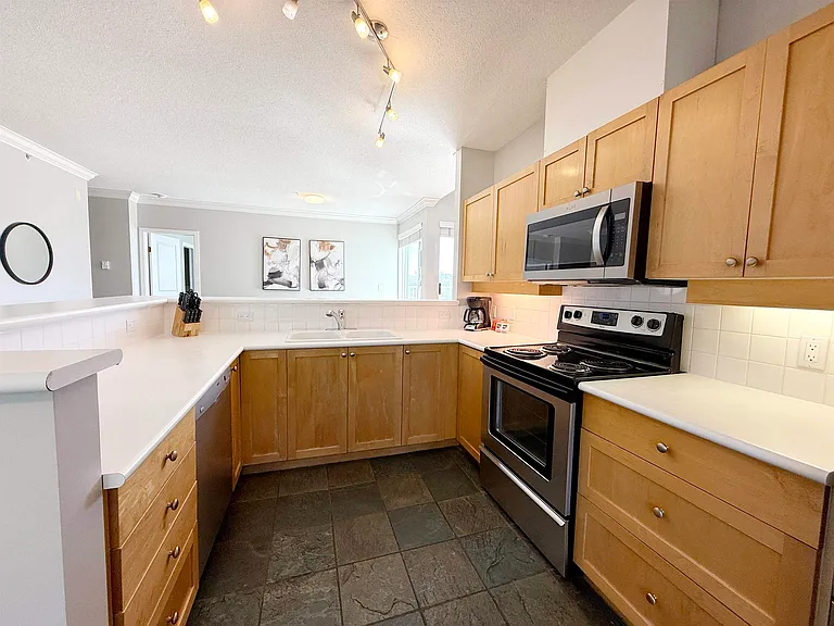 1990 E Kent Ave #403 — Photo 16