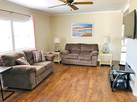 3rd image of 112 Las Palmas Blvd #112