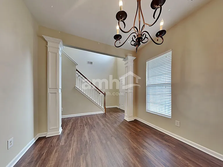 2021 Moss Creek Dr — Photo 4