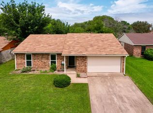 7413 Tunbridge Dr, North Richland Hills, TX 76182