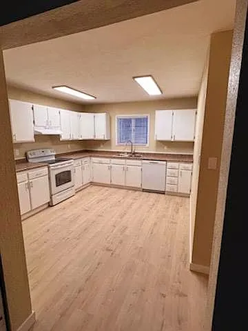 1604 Marika Road - 15 — Photo 2