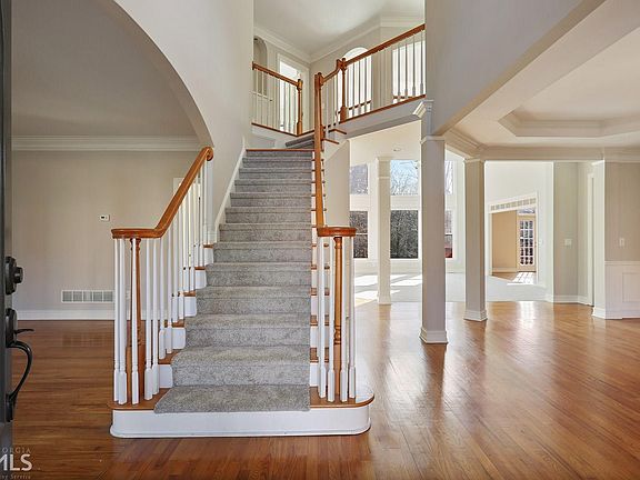 2nd image of 370 Lake Manor Trce
