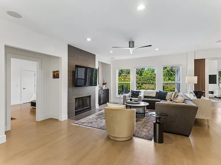 3926 Vailwood Dr — Photo 3