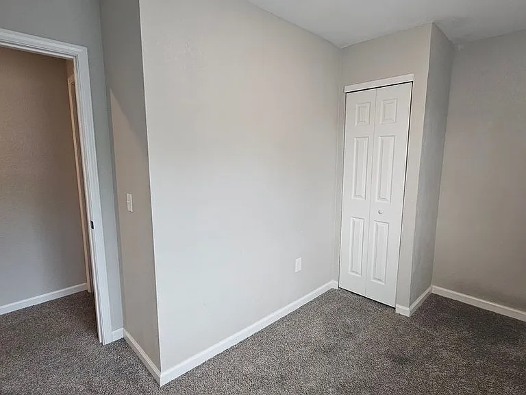 1211 College Ave — Photo 6